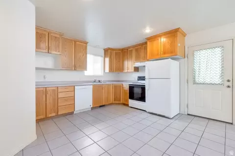 Kitchen - 161 E 8000 S, Sandy, UT 84070 photo 2 of 2