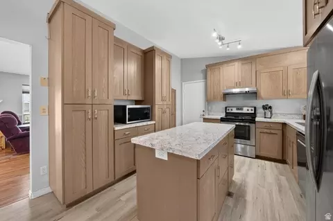 Kitchen - 1788 E Tramway Dr, Sandy, UT 84092 photo 1 of 3