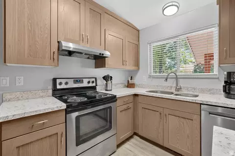 Kitchen - 1788 E Tramway Dr, Sandy, UT 84092 photo 2 of 3