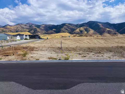 16 S 1000 E #101, Hyde Park, UT 84318