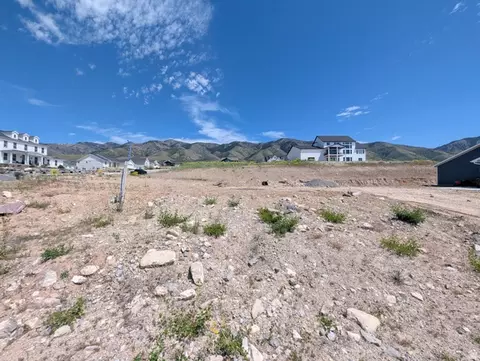 16 S 1000 E #101, Hyde Park, UT 84318 photo 2