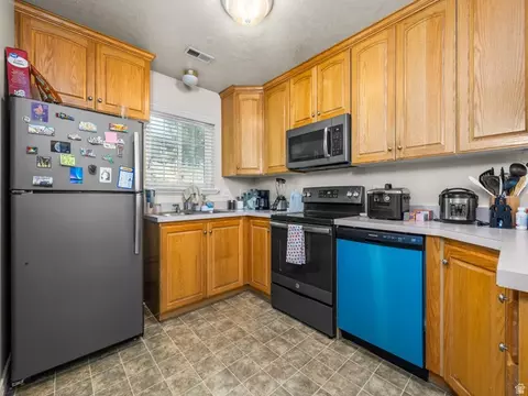 Kitchen - 418 N 1080 W, Orem, UT 84057 photo 2 of 2