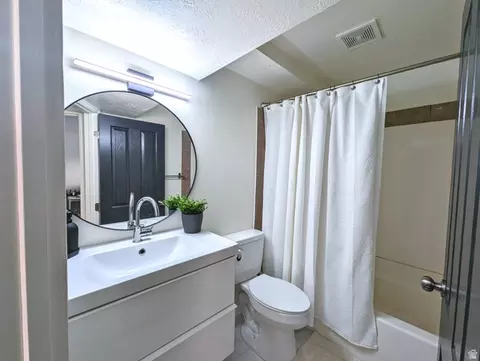 Bath - 11824 S Ruby Ct W, Herriman, UT 84096 photo 2 of 3