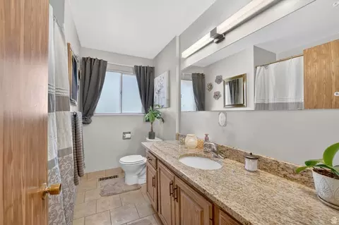 Bath - 930 S Taylor E, Ogden, UT 84404 photo 1 of 2