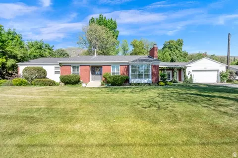 574 N 400 E, Centerville, UT 84014