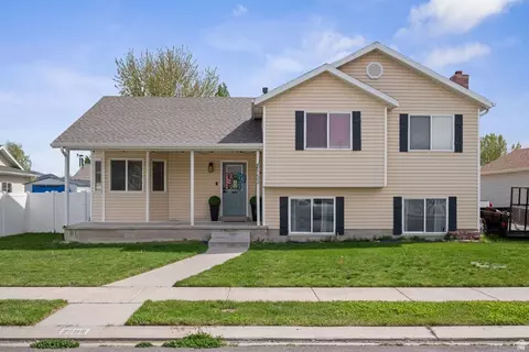2152 E Weeping Willow Way N, Eagle Mountain, UT 84005