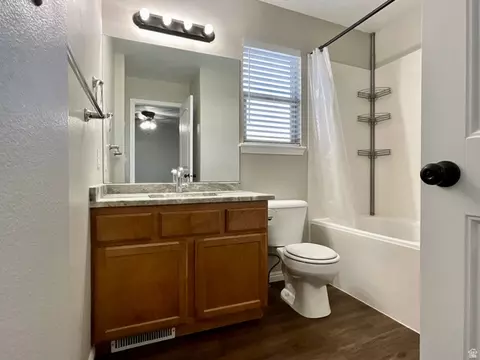 Bath - 4588 Evans Dr S, Eagle Mountain, UT 84005 photo 2 of 3