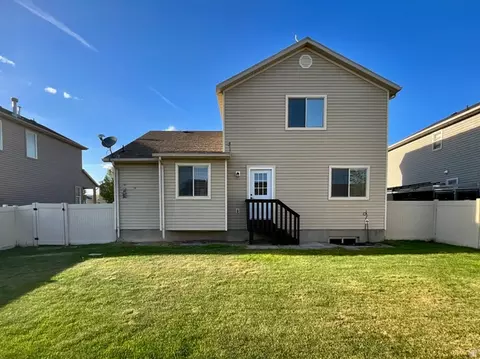 Exterior - 4588 Evans Dr S, Eagle Mountain, UT 84005 photo 4 of 6