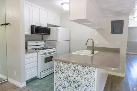 Kitchen - 436 Creekside Cir #B, Murray, UT 84107 photo 1 of 2