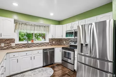 Kitchen - 854 E 1030 N, Orem, UT 84097 photo 4 of 4