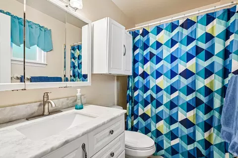 Bath - 854 E 1030 N, Orem, UT 84097 photo 2 of 4