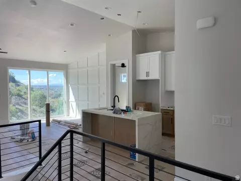 571 S Elena Ln, Ogden, UT 84404 photo 2