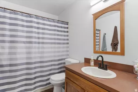 Bath - 2144 E 3000 N, Layton, UT 84040 photo 2 of 2