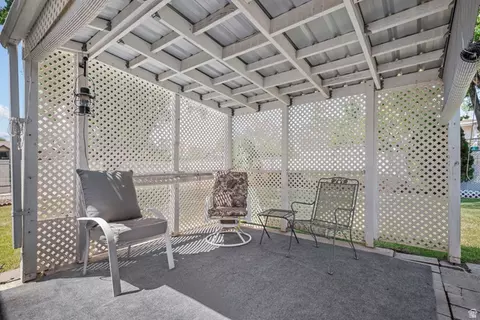 Exterior - 867 E 7905 S, Sandy, UT 84094 photo 5 of 11