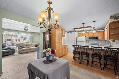Dining - 867 E 7905 S, Sandy, UT 84094 photo 1 of 2