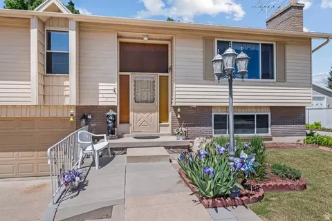 Exterior - 867 E 7905 S, Sandy, UT 84094 photo 3 of 11