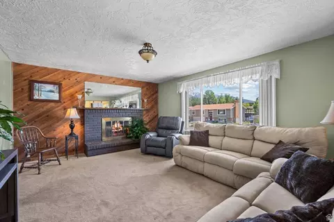 Living - 867 E 7905 S, Sandy, UT 84094 photo 1 of 2