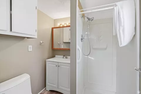 Bath - 371 W 9th S, Grace, ID 83241 photo 1 of 2