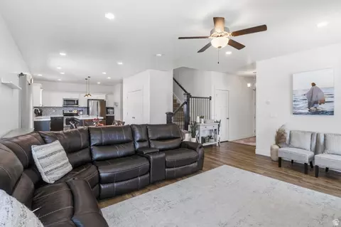 Living - 313 E 170 N, Vineyard, UT 84059 photo 2 of 3