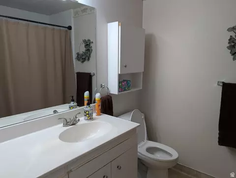 Bath - 1411 E Millbrook Way, Bountiful, UT 84010 photo 3 of 3