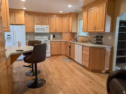 Kitchen - 1411 E Millbrook Way, Bountiful, UT 84010 photo 1 of 2