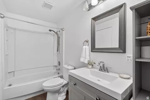Bath - 269 E Hill Ave #2, Millcreek, UT 84107 photo 2 of 2