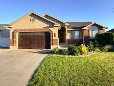 955 W 25 N, Clearfield, UT 84015