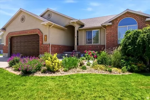 955 W 25 N, Clearfield, UT 84015