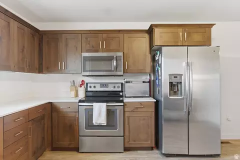 Kitchen - 212 E 700 N, Vineyard, UT 84058 photo 4 of 4
