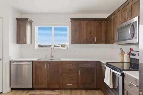 Kitchen - 212 E 700 N, Vineyard, UT 84058 photo 3 of 4