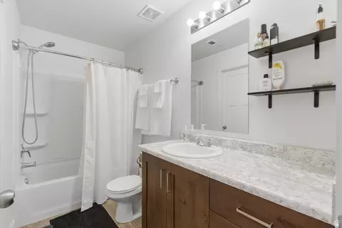 Bath - 212 E 700 N, Vineyard, UT 84058 photo 2 of 2