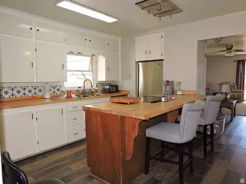 Kitchen - 33 W 100 S, Delta, UT 84624 photo 2 of 7
