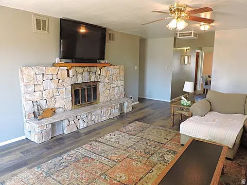 Living - 33 W 100 S, Delta, UT 84624 photo 4 of 6