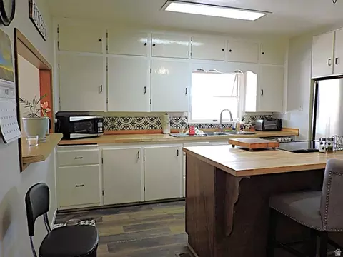Kitchen - 33 W 100 S, Delta, UT 84624 photo 3 of 7
