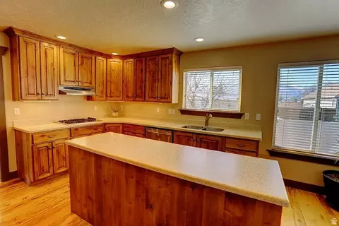 Kitchen - 1279 W 1500 N, Mapleton, UT 84664 photo 2 of 3