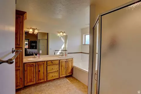 Bath - 1279 W 1500 N, Mapleton, UT 84664 photo 3 of 4