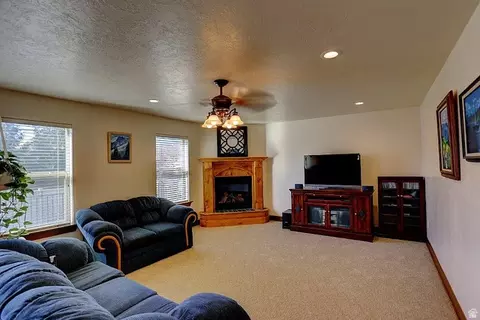 Living - 1279 W 1500 N, Mapleton, UT 84664 photo 2 of 5