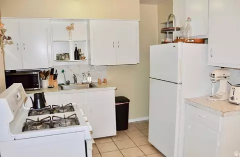 Kitchen - 1155 N 200 E, Orem, UT 84057 photo 4 of 5