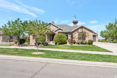 Exterior - 513 E Southfork Dr, Draper, UT 84020 photo 2 of 11