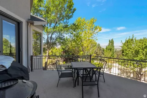 Exterior - 513 E Southfork Dr, Draper, UT 84020 photo 4 of 11