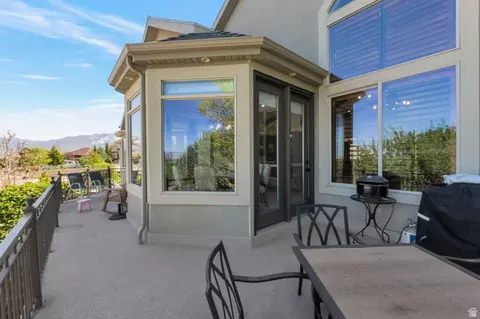 Exterior - 513 E Southfork Dr, Draper, UT 84020 photo 5 of 11