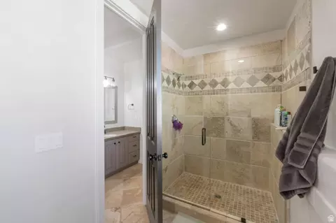 Bath - 513 E Southfork Dr, Draper, UT 84020 photo 7 of 11