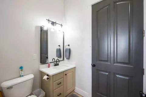 Bath - 513 E Southfork Dr, Draper, UT 84020 photo 8 of 11