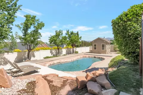 Exterior - 513 E Southfork Dr, Draper, UT 84020 photo 10 of 11