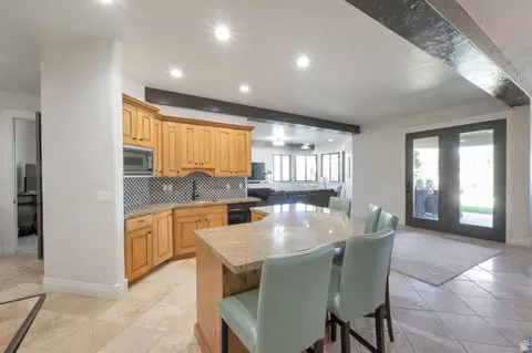 Kitchen - 513 E Southfork Dr, Draper, UT 84020 photo 7 of 7