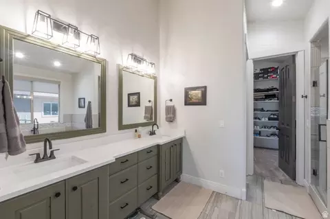 Bath - 513 E Southfork Dr, Draper, UT 84020 photo 3 of 11