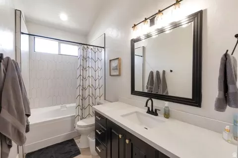 Bath - 513 E Southfork Dr, Draper, UT 84020 photo 10 of 11