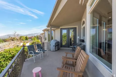 Exterior - 513 E Southfork Dr, Draper, UT 84020 photo 3 of 11