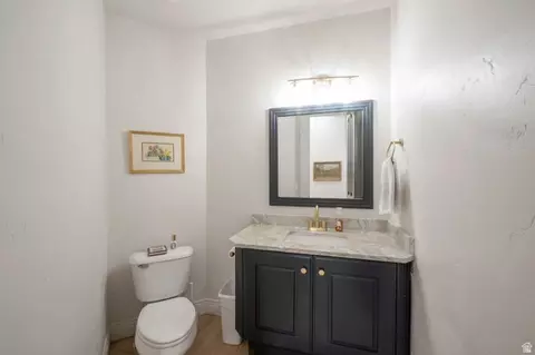 Bath - 513 E Southfork Dr, Draper, UT 84020 photo 4 of 11