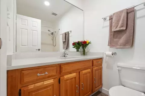 Bath - 865 S 325 W, Orem, UT 84058 photo 2 of 3